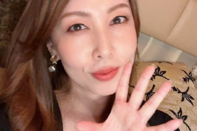 风间由美视频,魅力四溢的日本女神，视频中的时尚传奇