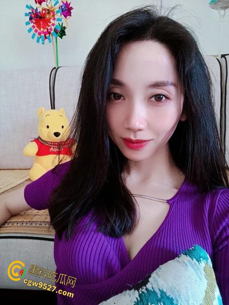 重庆沙坪坝区党员【徐艳霞】，被领导无套狂干，露脸玩颜射吞精，被曝舔功了得，岗位晋升是舔出来的 !-4