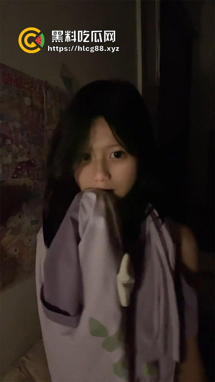 广东江门反差嫩妹【魏茵茵】颜值清纯白嫩少女 线上接客钱到位直接拉黑 附近的瓜友要小心了！-5