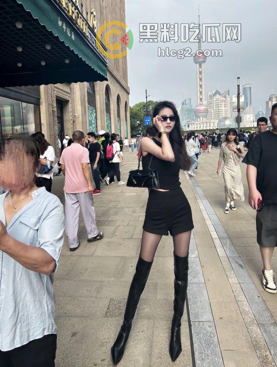 上海财经女大学生「丁一卓」白天乖巧，夜晚转变为性感小母狗！长腿美貌大揭秘-9