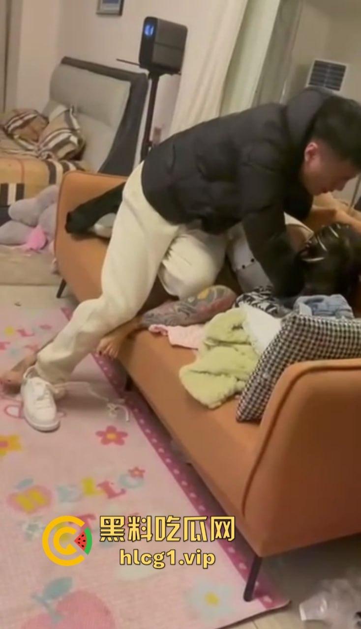 山东临沂 16岁精神小妹街头殴打三轮车司机 后续爆出一顿饭就能无套中出！-10