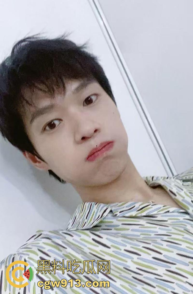 顶流男星【魏大勋】，被曝迷奸网红前女友，各种pua套路聊天记录，还自拍迷奸视频，女主被折磨导致崩溃！-11