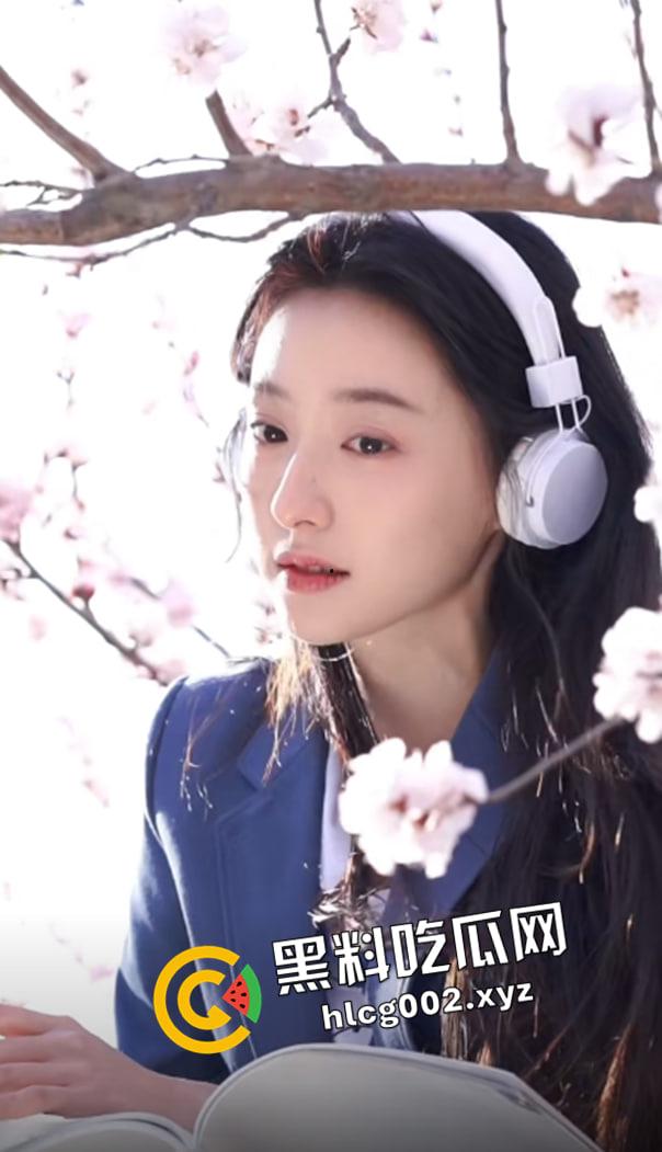 当红明星【胡连馨】网传二十分钟私密视频流出 裸聊抠逼 男主疑似为【于适】-2